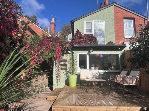 Elegant Reading Haven: 2BD Period Charm and Garden