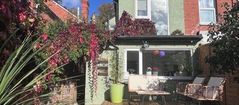 Elegant Reading Haven: 2BD Period Charm and Garden