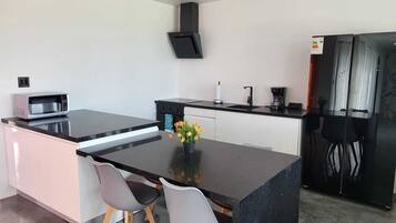 Fridge, microwave, oven, stovetop