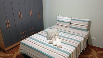 3 bedrooms, desk, iron/ironing board, free WiFi