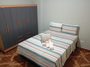 3 bedrooms, desk, iron/ironing board, free WiFi
