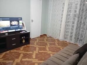 Smart TV - localização central a 3.5 km do Centro  Multi Eventos e  Centro Industrial (Fazenda Rio Grande)