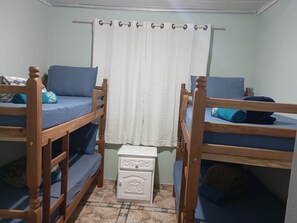 2 habitaciones, escritorio, tabla de planchar con plancha y wifi gratis 