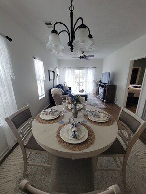 Dining - Paradise Found at Coastal Myrtle Beach 2B, 2B Condo (Myrtle Beach)
