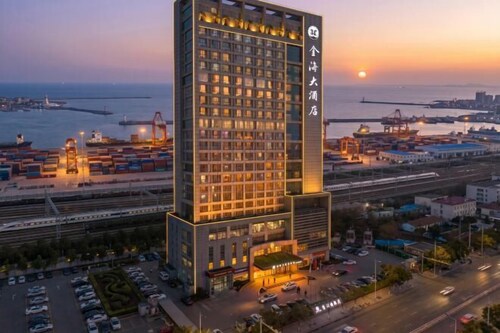 Jinhai Hotel (Yantai Railway Station Wuyue Plaza)
