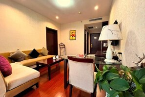 Room - Jinhai Hotel (Yantai Railway Station Wuyue Plaza) (Yantai)