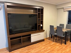 Dining - SPACIOUS CENTRAL APARTMENT WITH VIEW TO THE WATER PARK (Lima)