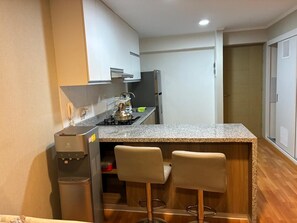 Private kitchen - SPACIOUS CENTRAL APARTMENT WITH VIEW TO THE WATER PARK (Lima)