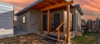 Cabin • Near Dolores Canyon, Mesa Verde, Moab • WiFi • A/C  • Laundry • Parking