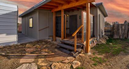 Cabin • Near Dolores Canyon, Mesa Verde, Moab • WiFi • A/C • Laundry • Parking