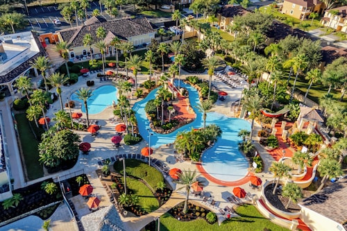 Spacious Disney-Area Townhouse Resort, Pools, Lazy River Tiki bar and Arcade