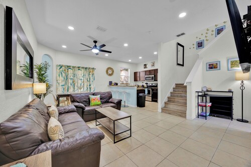 Spacious Disney-area Encanto Townhouse with Resort, Pool and Arcade