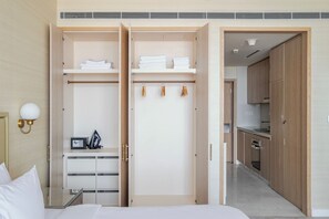 Iron/ironing board, WiFi, bed sheets - Blueground | The Palm Jumeirah, pool, nr Atlantis (Dubai)