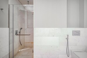 Hair dryer, towels - Blueground | The Palm Jumeirah, nr Atlantis (Dubai)