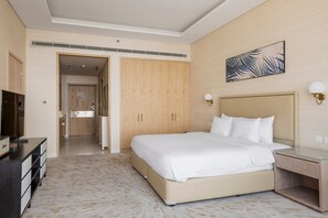 Tabla de planchar con plancha, wifi y ropa de cama 