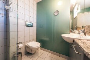 تجهيزات دش، مناشف، صابون