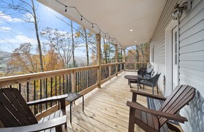 Terrace/patio - Modern Cabin Near App State & Downtown Boone | Treetop Deck + Game Room (Boone)