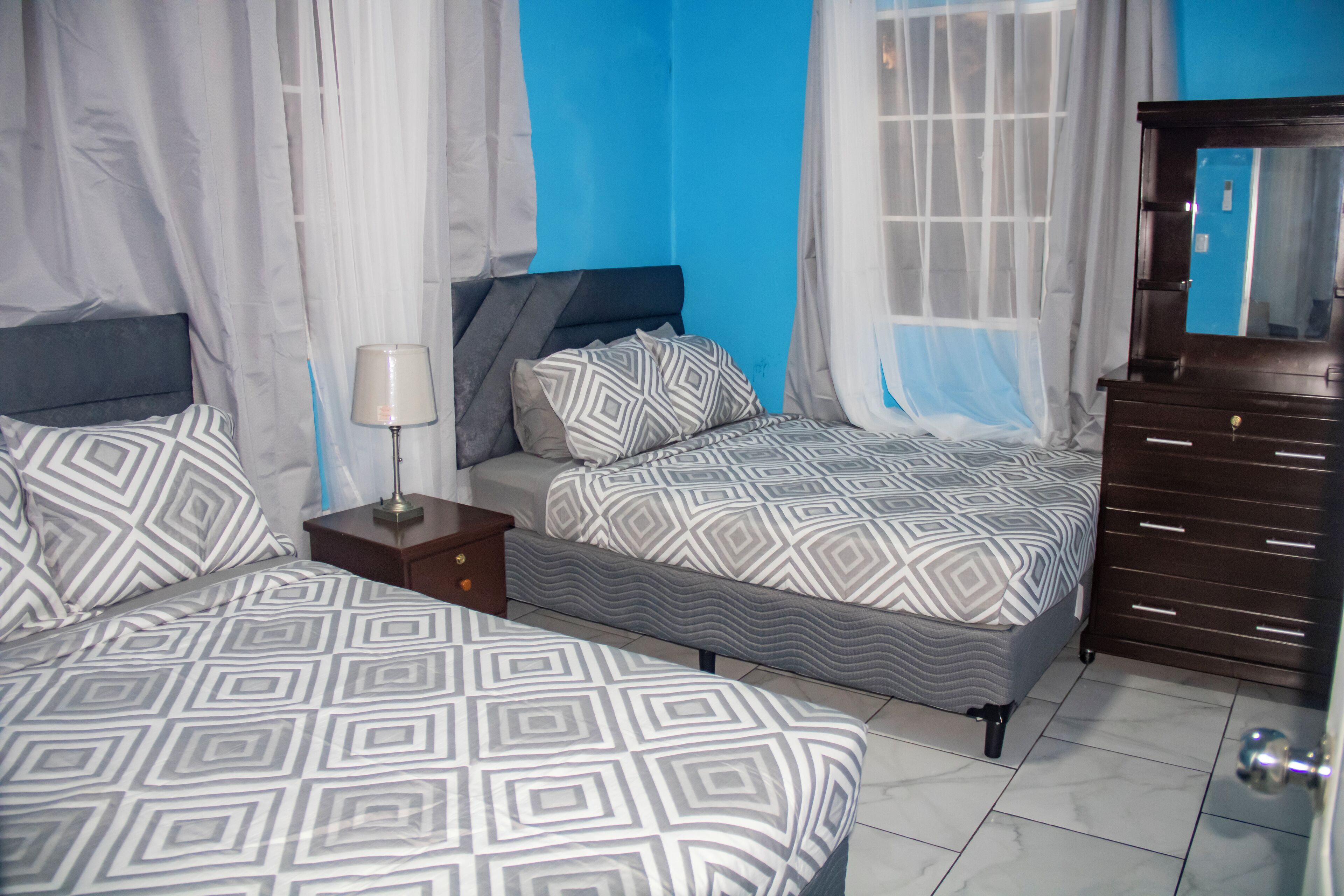 3 室のベッドルーム、インターネット、ベッドシーツ