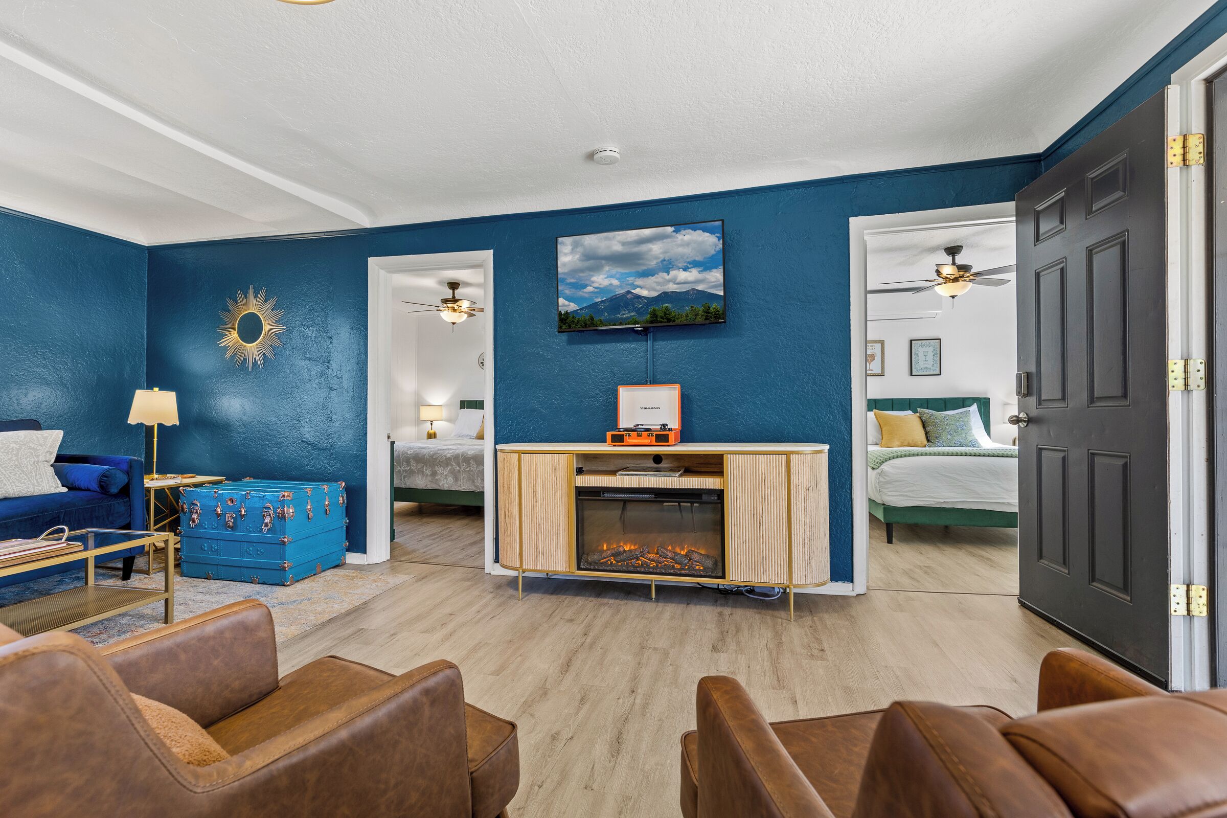 2 habitaciones, tabla de planchar con plancha, wifi y ropa de cama 