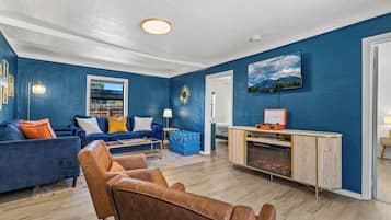 Televisión y chimenea