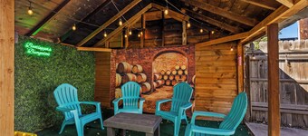 Bootleggers Bungalow - 1930s Vibe Near Downtown