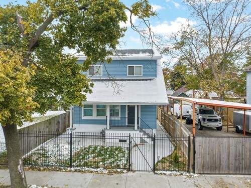 Stylish Family Retreat – 10 Guests and Parking