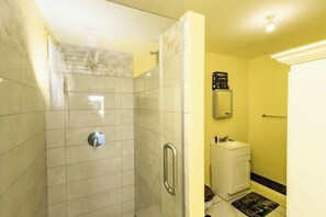 Towels - Mins from Beach • WiFi + AC • BBQ Grill (Vieux Fort)