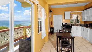 Refrigerador, microondas, horno, cafetera/tetera