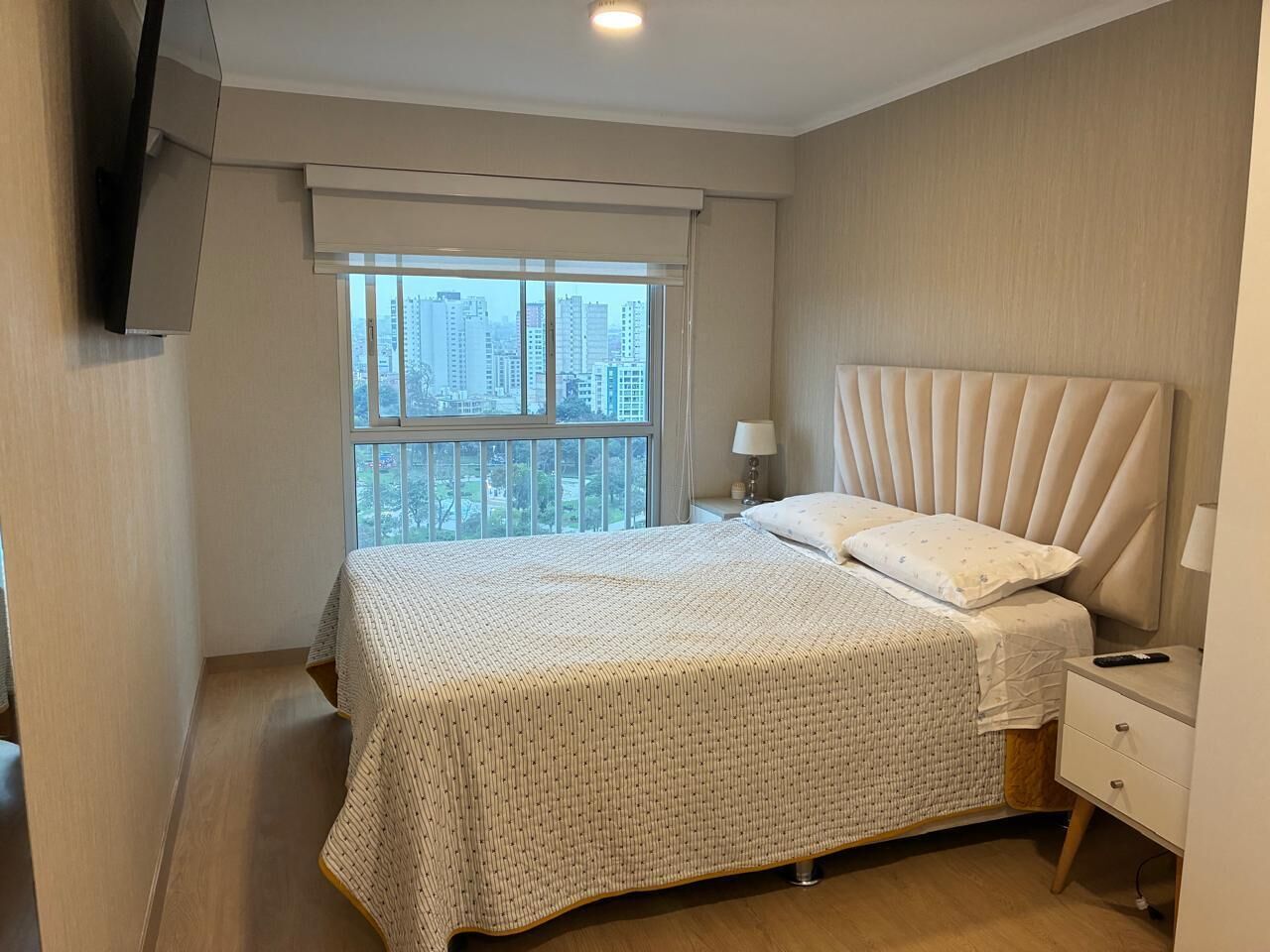 1 habitación, tabla de planchar con plancha, wifi y ropa de cama 