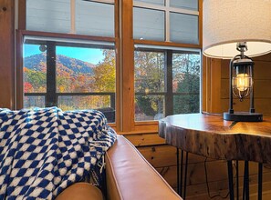 Smart TV, fireplace, video games, table tennis - Summit Trail Lodge – Mountain Views, Sauna, Game Room, Hot Tub (Blue Ridge)