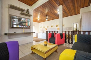 Habitación familiar, patio, vista a la alberca | Wifi gratis y acceso para silla de ruedas