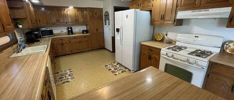 Micro-ondes, four, plaque de cuisson, lave-vaisselle