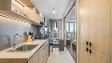 Apartment, 1 Bedroom, City View | Private kitchen | Full-size fridge, microwave, stovetop, rice cooker