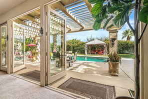 Pool - Hello Paradise - A Private Palm Springs Retreat with Stunning Views (Palm Springs)