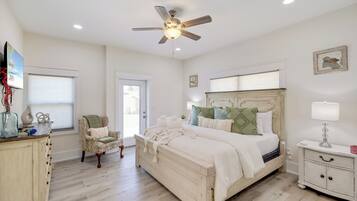 4 bedrooms, iron/ironing board, WiFi, bed sheets