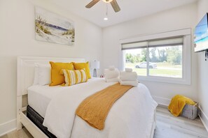 4 bedrooms, iron/ironing board, WiFi, bed sheets