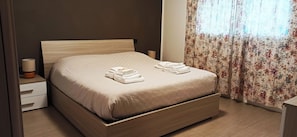 2 bedrooms, bed sheets - Apt. Heart of Veneto Great location for visiting Vi-Pd-Ve by car and train! (Grisignano di Zocco)