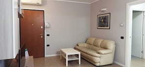 Living area - Apt. Heart of Veneto Great location for visiting Vi-Pd-Ve by car and train! (Grisignano di Zocco)