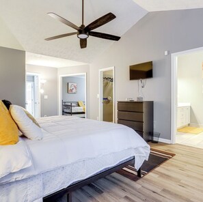 4 bedrooms, desk, iron/ironing board, free WiFi