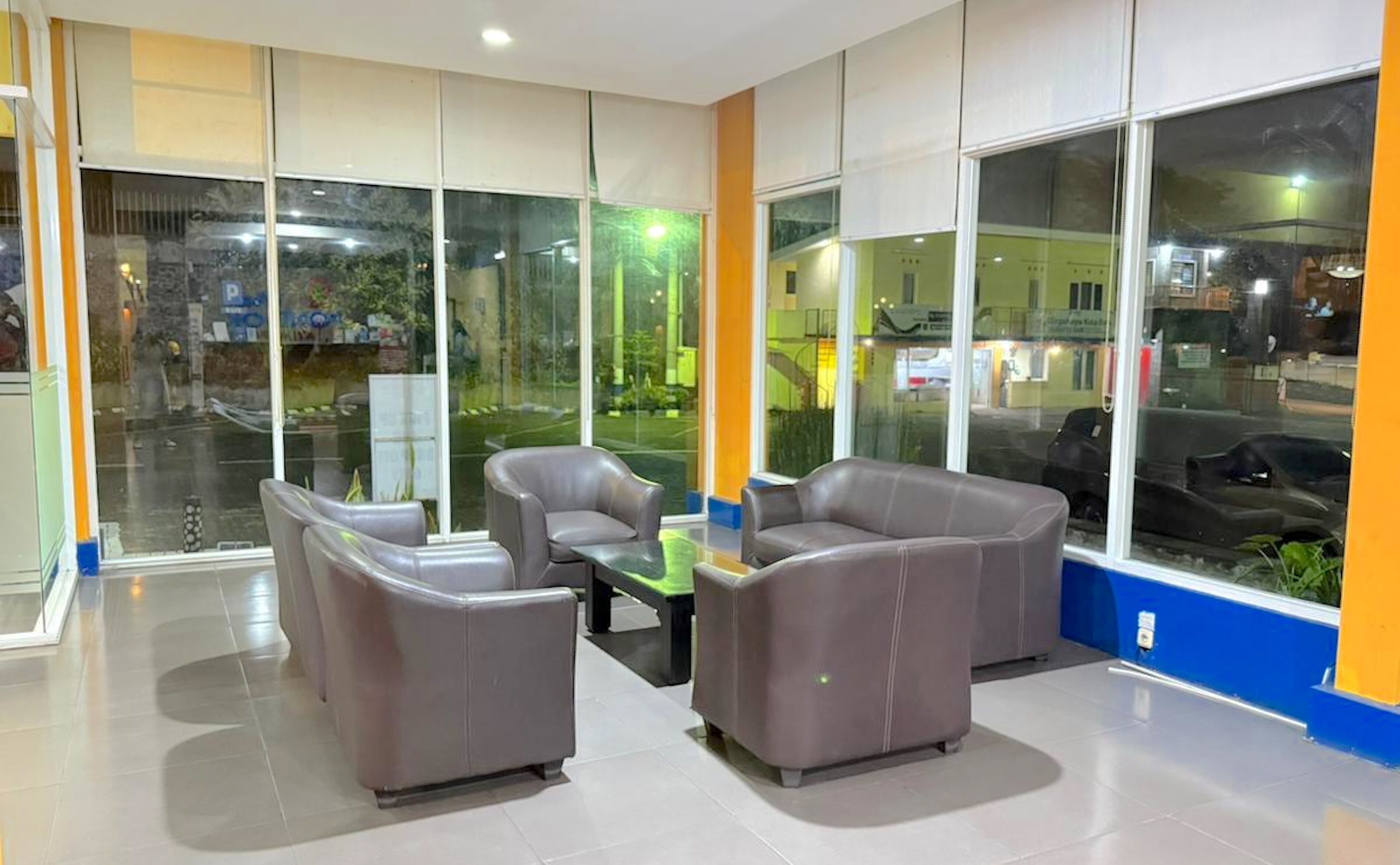 Coin salon dans le hall