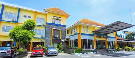 Fachada de la propiedad