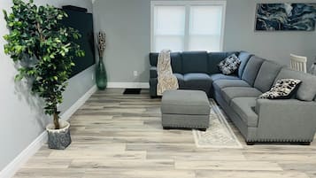 Smart TV, chimenea, videojuegos y libros