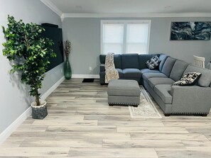 Smart TV, chimenea, videojuegos y libros 