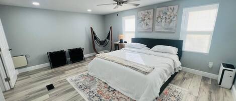 3 habitaciones, escritorio, tabla de planchar con plancha y wifi gratis