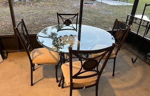 屋外ダイニングエリア