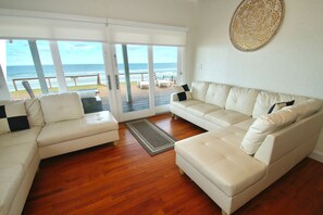 Smart TV - Large Luxury Beach House in Daytona Beach - Ocean Front Living (Daytona Beach)