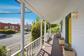 Property grounds - City & Heritage - Stylish 2 Bed Cottage in Hobart (Hobart)