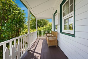 Terrace/patio - City & Heritage - Stylish 2 Bed Cottage in Hobart (Hobart)