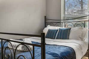 4 室のベッドルーム、アイロン / アイロン台、WiFi、ベッドシーツ