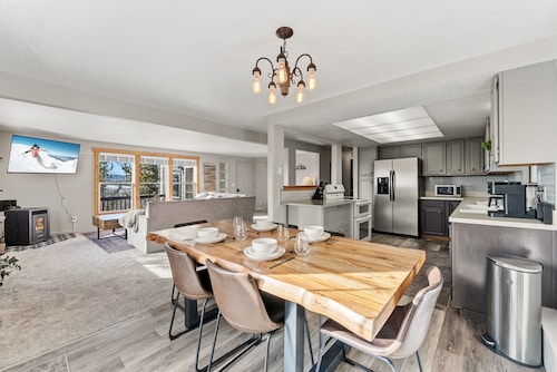 Two Cubs Cabin • In-Town Fairplay with Big Views